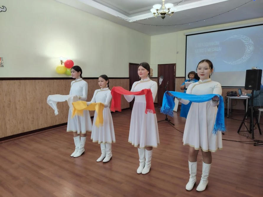"Сагаалган в кругу друзей"